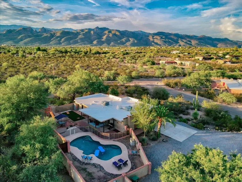 Family Getaway with Pool & Pet Friendly - Image 1