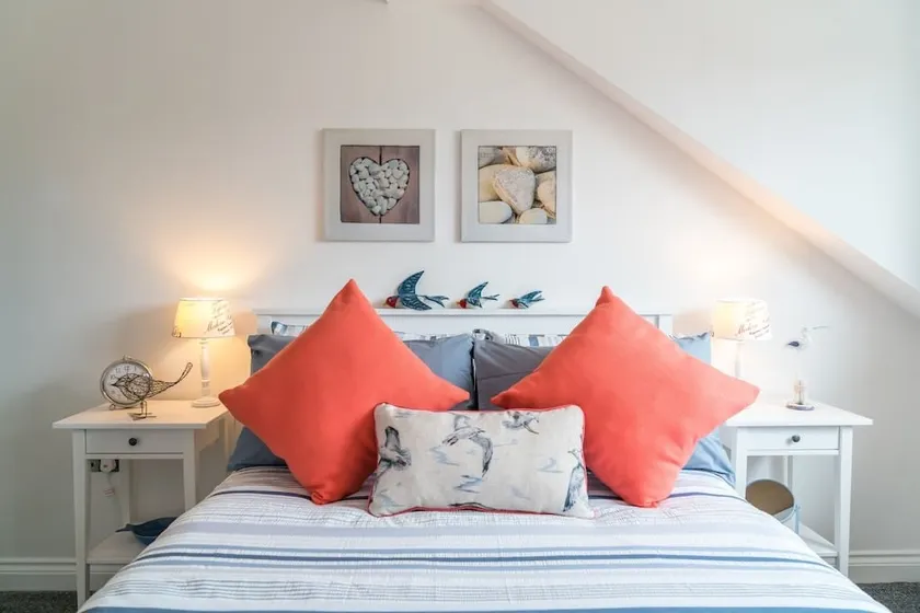 Cosy Seaside Cottage, minutes from Beach & Village, Dog-Friendly, with parking. - Image 1