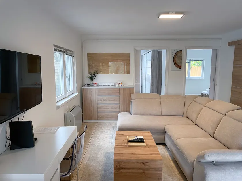 Riverside Apartment - Image 1