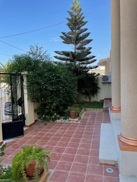 Beautiful 2 bedroom in a Lux residence with garden - Image 1