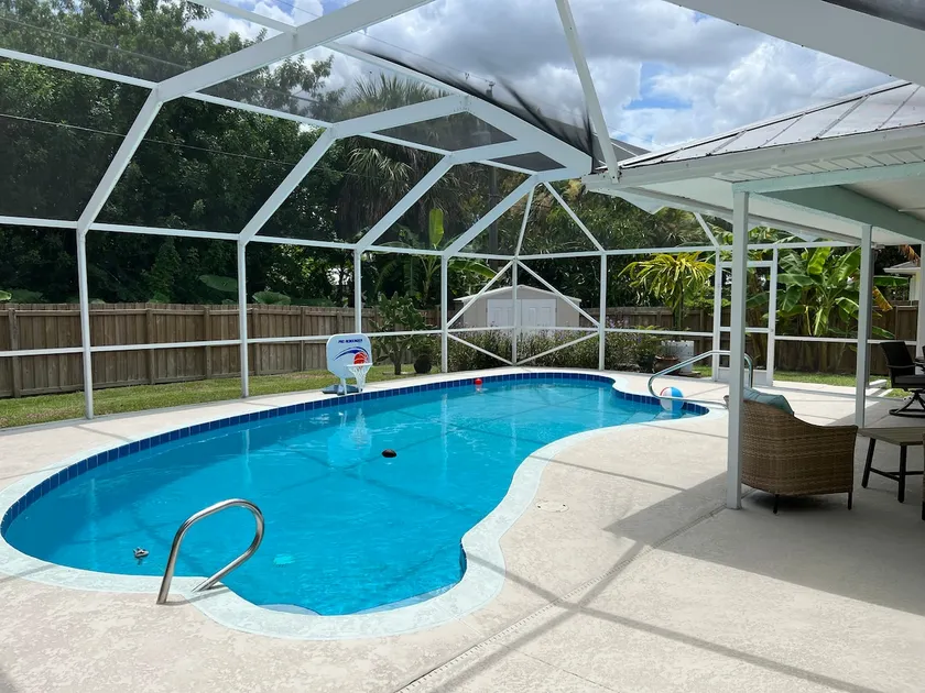 3/2 with Heated Pool - Tranquil Tropical Escape - Image 1