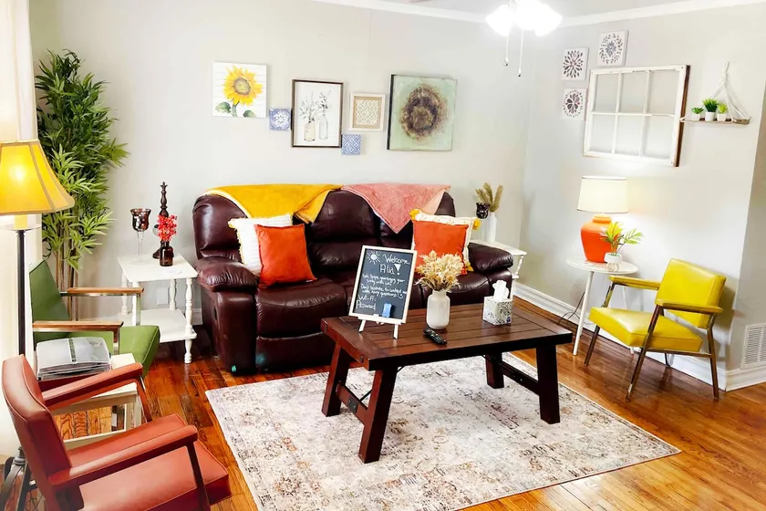 Vintage Styled Home ~King Suite~MSU~SAFB~Fire pit - Image 1