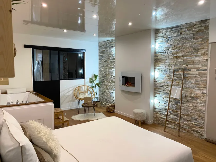 Lovely apartment with private spa. - Image 1