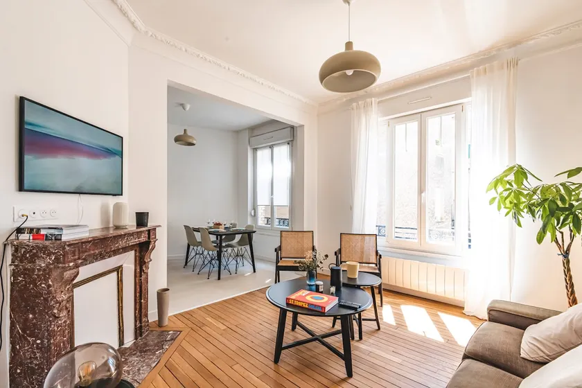 Entire home with parking in the heart of Reims - Image 1