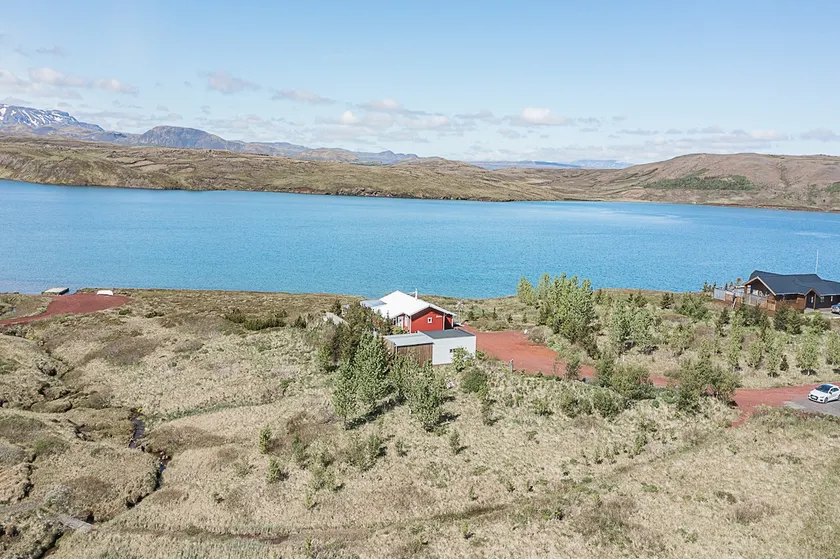 Beautiful lakehouse by the golden circle - fishing - Image 1
