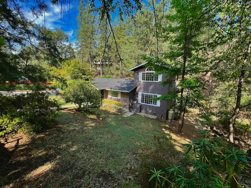 Private Gated Retreat Featuring a Serene Creek - Image 1