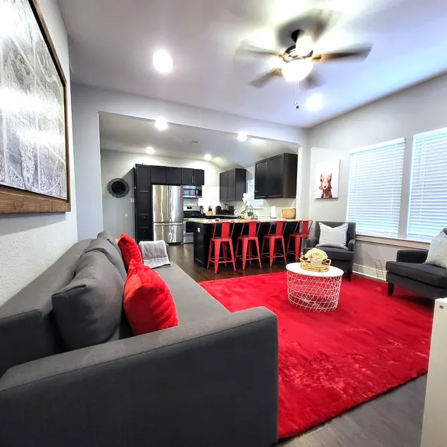 Close to Downtown/King Bed/Fast Wi-Fi/SmartTv - Image 1