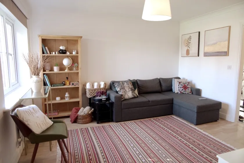 CHEERFUL 3 Bed Garden Home in a Beautiful Estate - Image 1