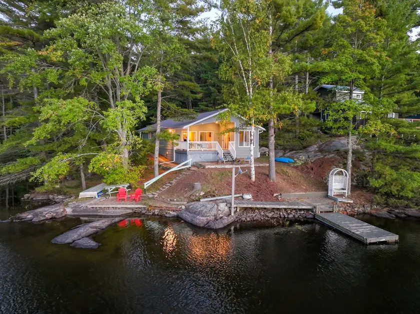Waterfront 3 BR Cottage 4 Seasons Gravenhurst Heat - Image 1