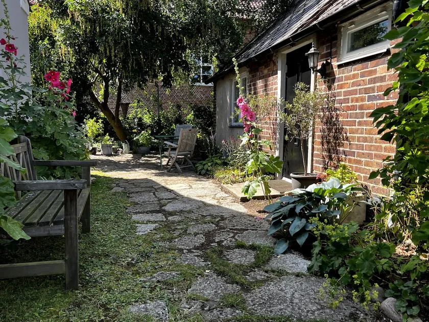 The little red brick house - Image 1