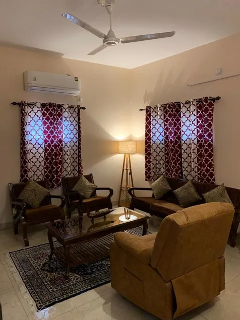 Lovely Apartment, 2 Bed with kitchen & 2 washrooms - Image 1