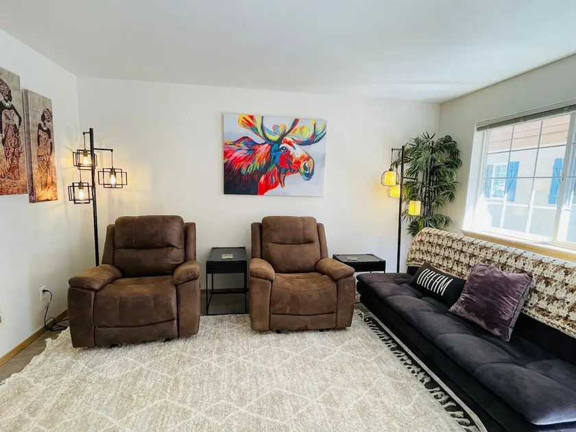 Luxe Cottage with Two bedrooms, Upscale, Cozy & Clean with AC, Hot Tub & BBQ - Image 1