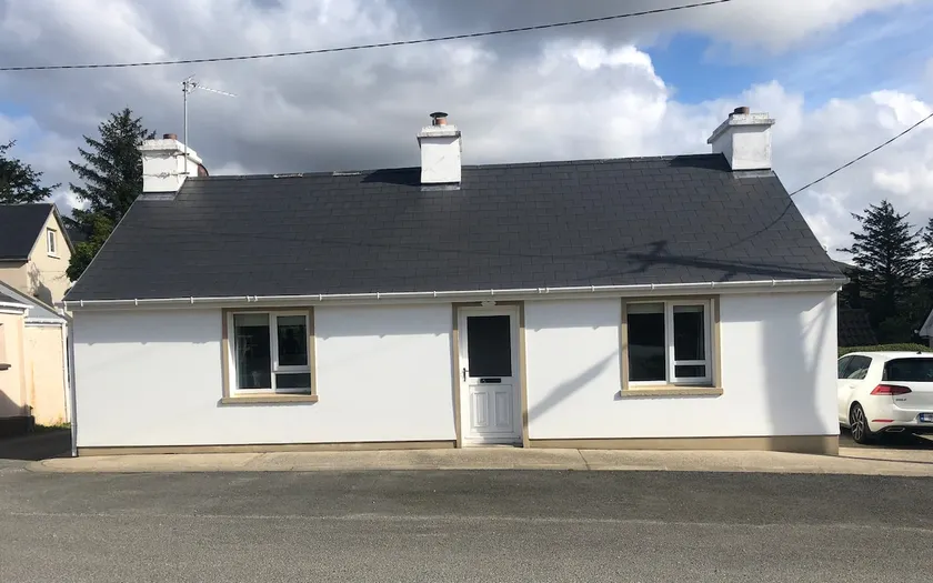 Modern cosy cottage in Meenaleck - Image 1