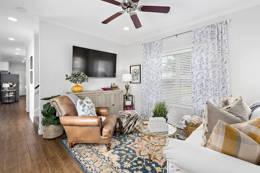 MIDTOWN POP-UP! Luxury stay 6 min. to Kyle Field. - Image 1