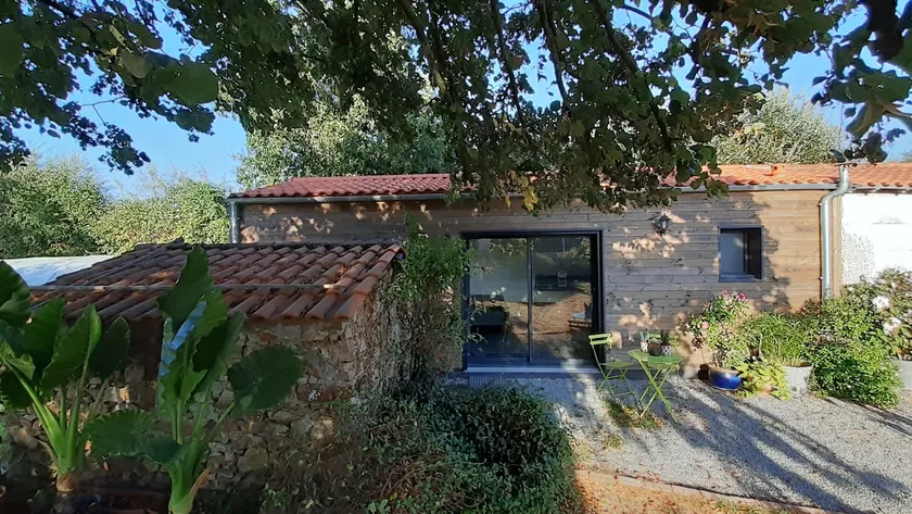 Quiet apartment in a green garden - Image 1