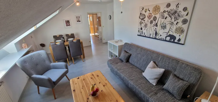 Beautiful, bright 3-room apartment with air conditioning - Image 1