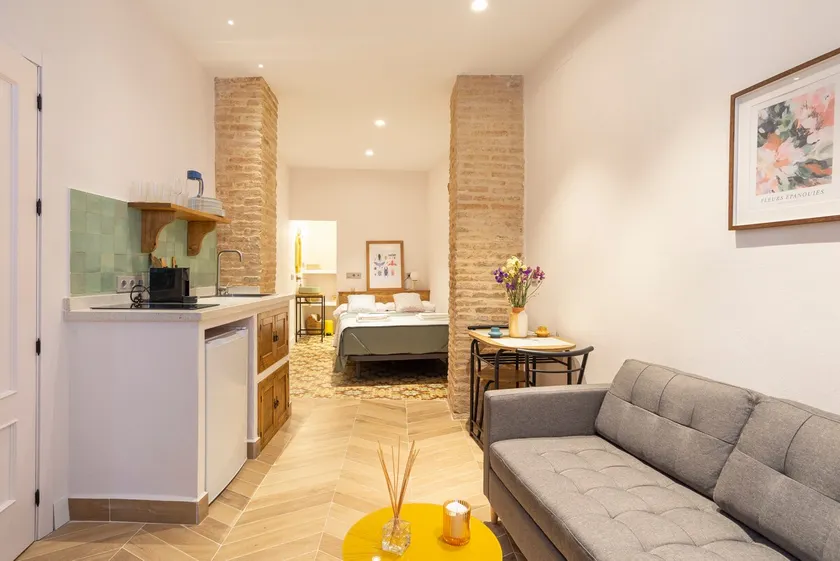 Brand new Studio. Best location in town. - Image 1