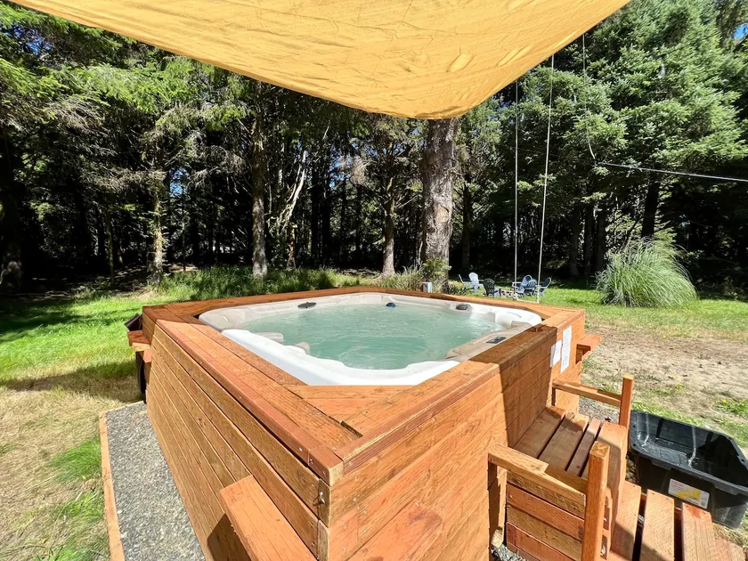 Cozy Ocean Shores Home w/Airstream, HotTub, Arcade - Image 1