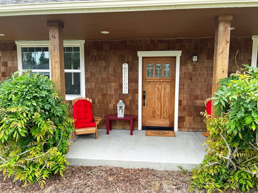 Whidbey House 3 BR 2 BA Porch & Patio: Watch for Deer and Bunnies. Sleeps 6-7 - Image 1