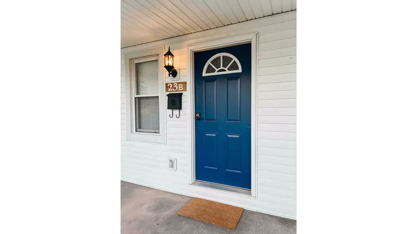 1BDRM, Open, Convenient, Private Parking, Laundry - Image 1