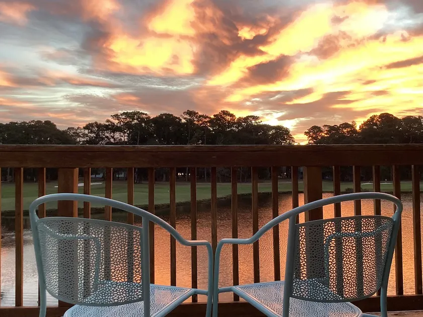 “Rise Up For the View” Condo with 1 King, 2 Queens - Image 1