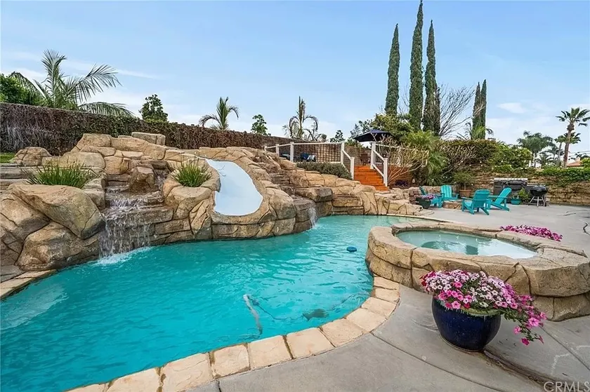 Gorgeous Resort Style Mountain view Pool Villa - Image 1