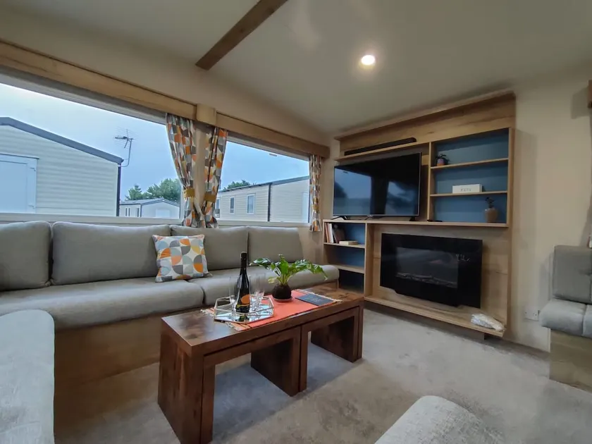 3 Bedroom Stylish Caravan - Vans With Business Sign Not Allowed - 113 - Image 1