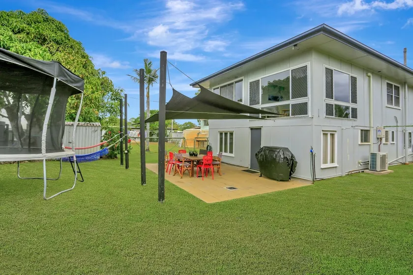 Big family holiday house for Woodgate Beach life - Image 1