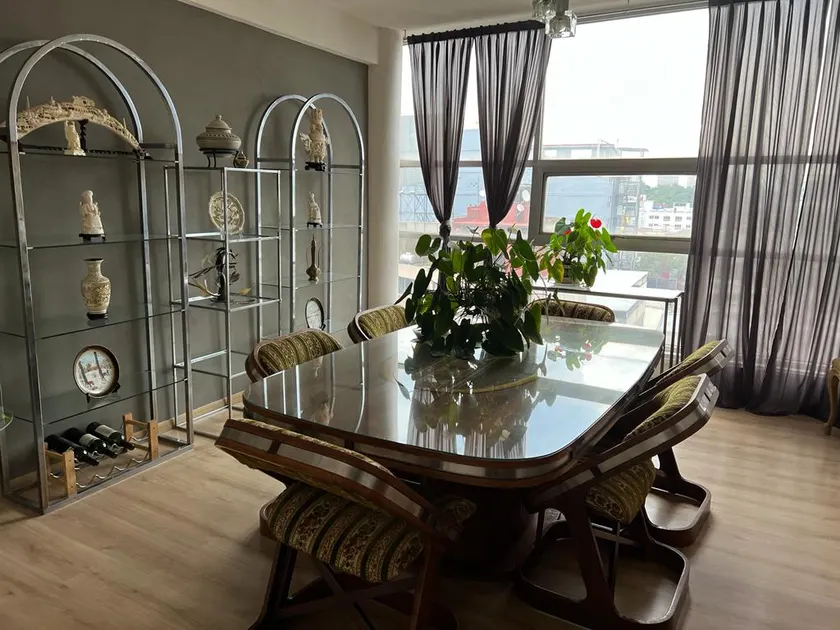 Beautiful vintage apartment, excellent location - Image 1
