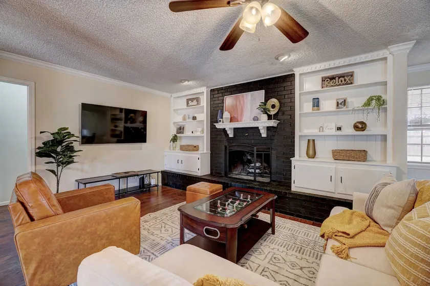 Lake Hefner / Spacious King Bed / Foosball & Games - Image 1