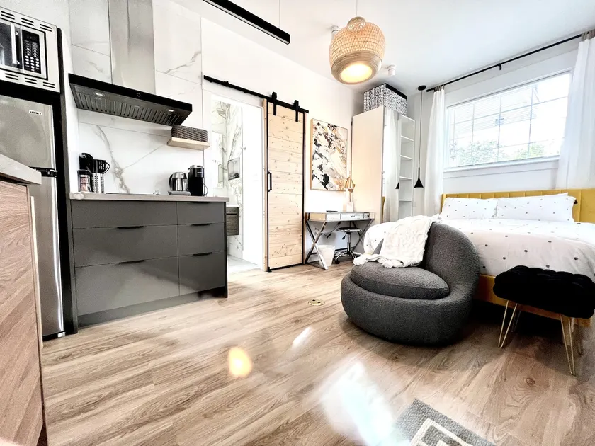 Brand New Kawaii Downtown Studio w/ Secure Parking - Image 1