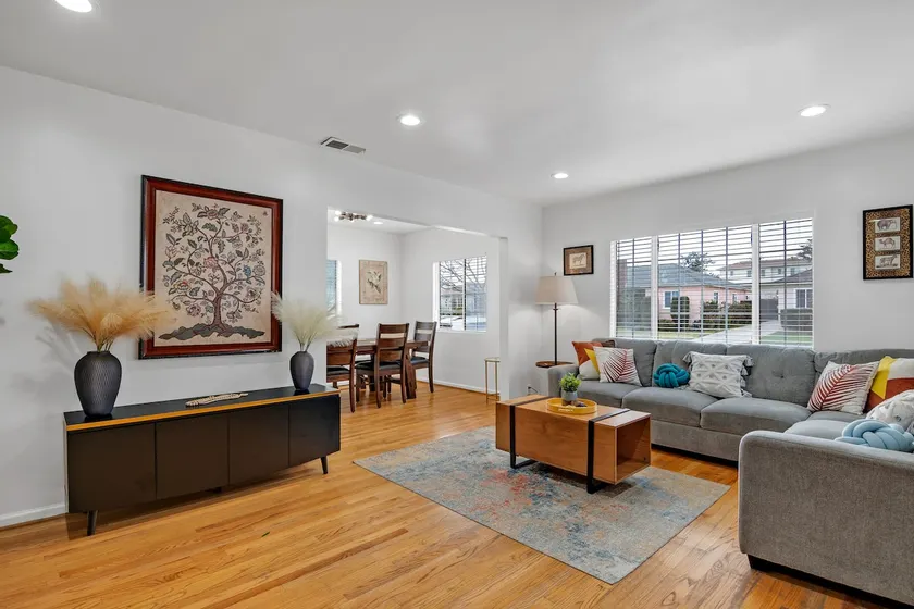 Boho 5BR/3BA Alhambra | Sleeps 10 | Self Check-in - Image 1