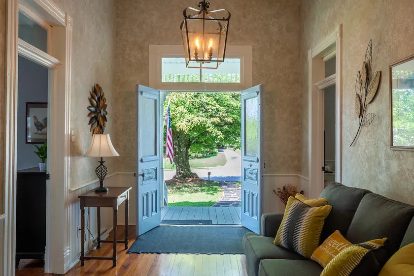 The Lucky Leah - Charming Home in Downtown Halifax - Image 1