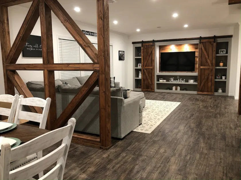 3 Bedroom Home Pool & Hot Tub - Image 1