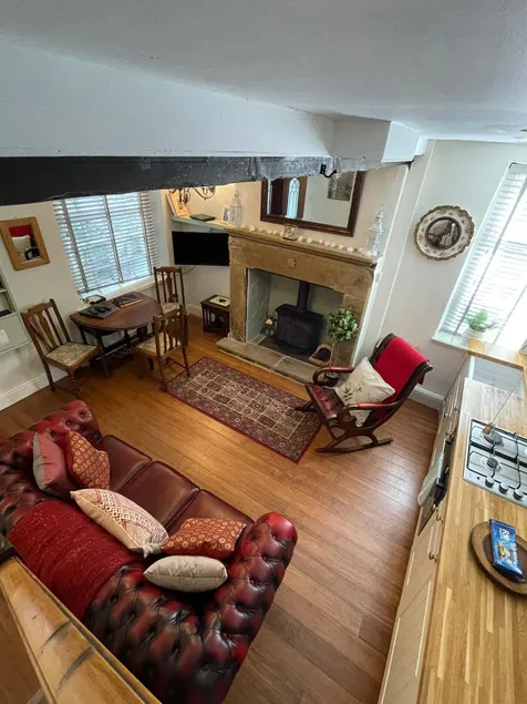 The Little Hideaway - Historic Gem off Haworth Main Street -Log Fire - Image 1