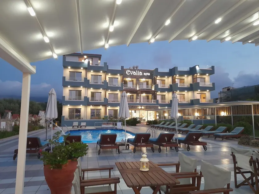 New, Modern, Seaviews 2bed 2bath up to 6 guests - Image 1