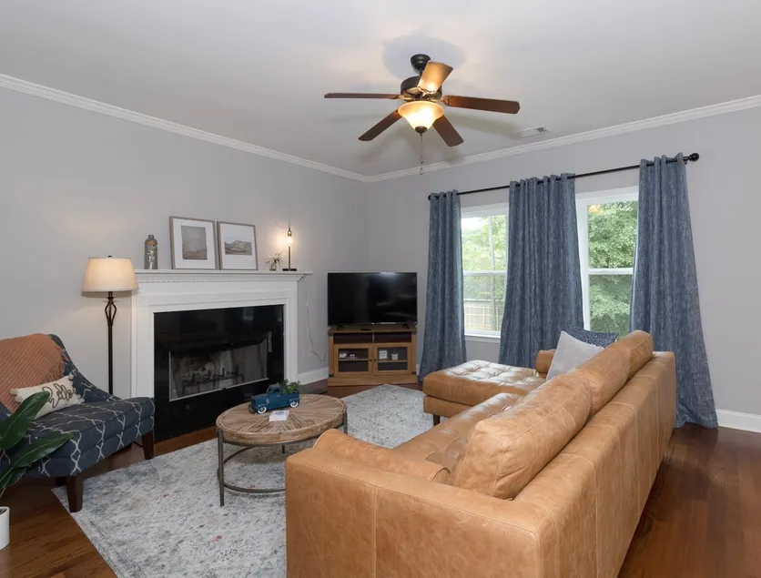 Great location! Spacious 4 BR home in N. Columbus - Image 1