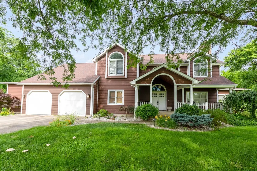 5755 Butler Warren Cheerful 6-Bedroom Villa with fishing pond - Image 1