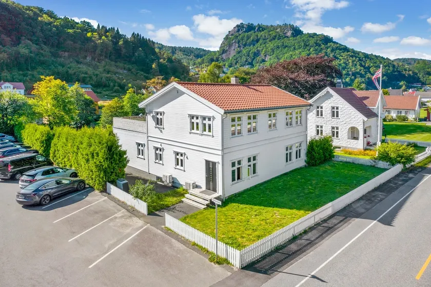 Fantastic 2-bedroom apartment near fjord and beach - Image 1