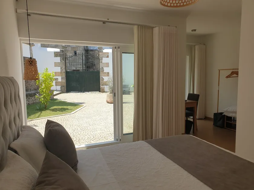 Adorable double room in grounds of historic house - Image 1