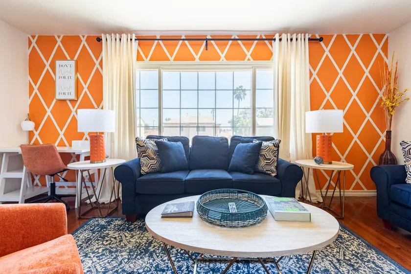 Central LA Gem: Near SoFi, LAX & Key Attractions - Image 1