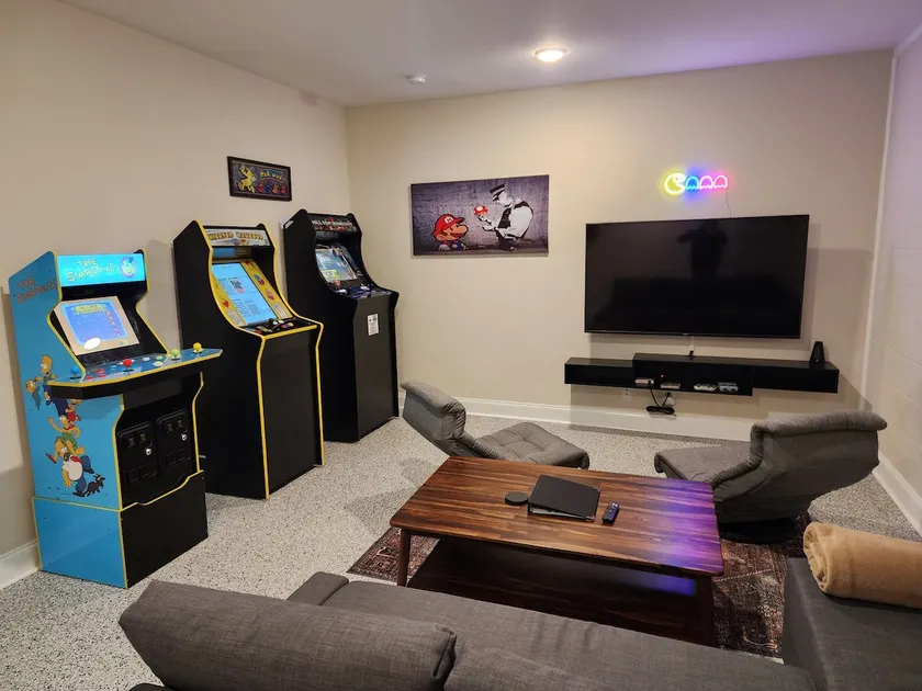 Hilltop Hangout! Downtown 3 BR Home w/ Game Room - Image 1