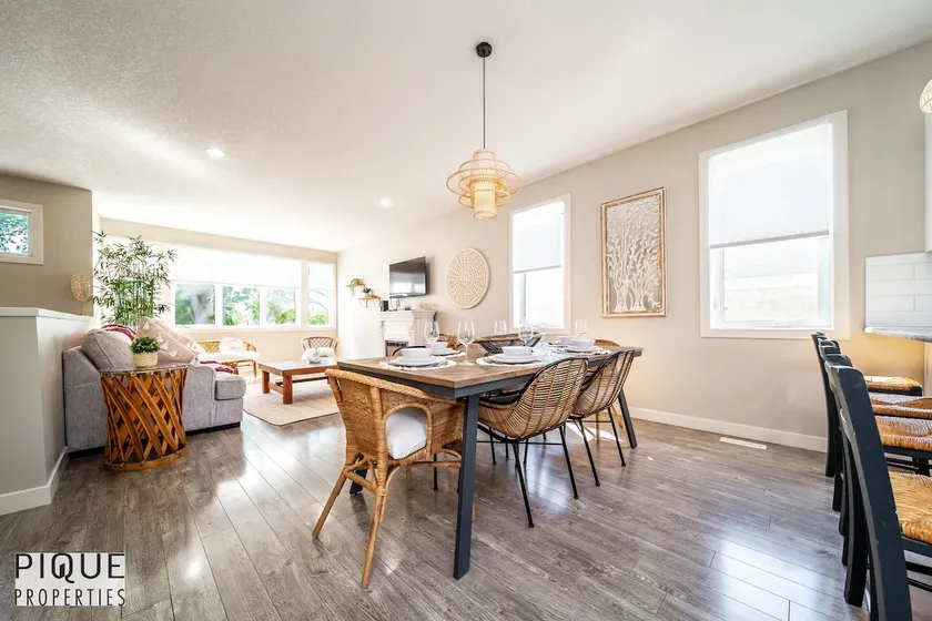BoHo Vibes | Patio & BBQ |King Bed| Garage Parking - Image 1