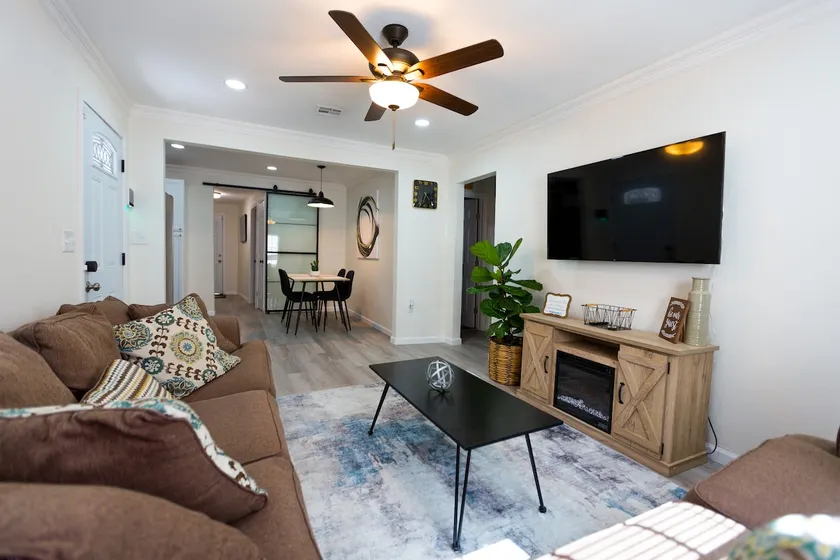 Cheerful Tulsa Getaway: Hot Tub & Near Downtown - Image 1