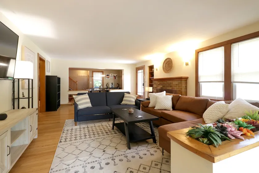 The Brickhouse! Perfect Location, .1 Mi to Campus - Image 1