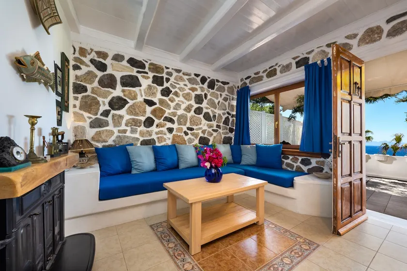 Moschatos Beach House - Image 1