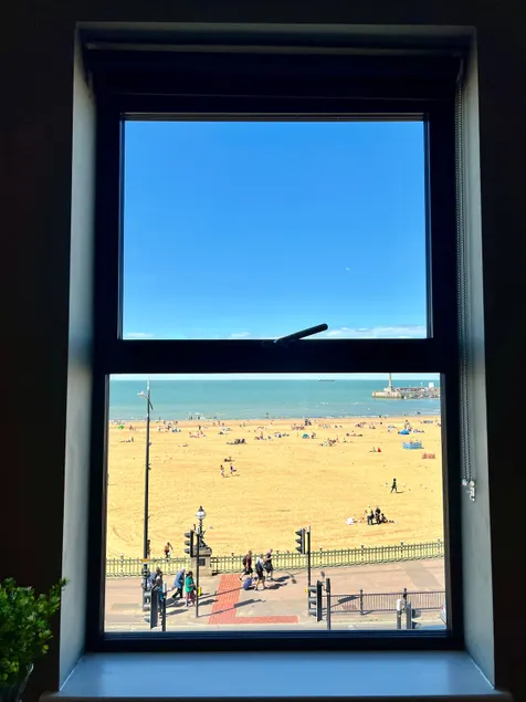 Dreamland | Sea views | Opposite beach |Sleeps 4 - Image 1