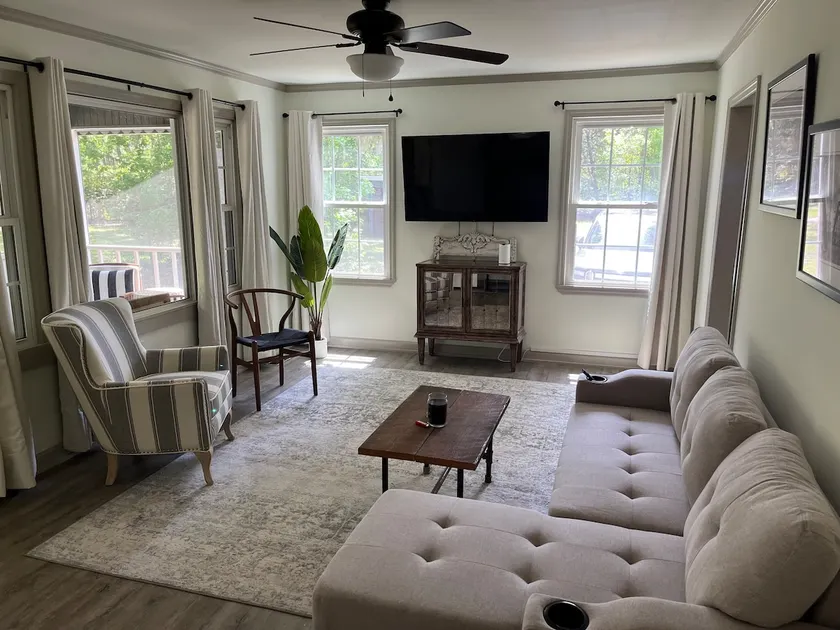 Pooler cottage - Image 1