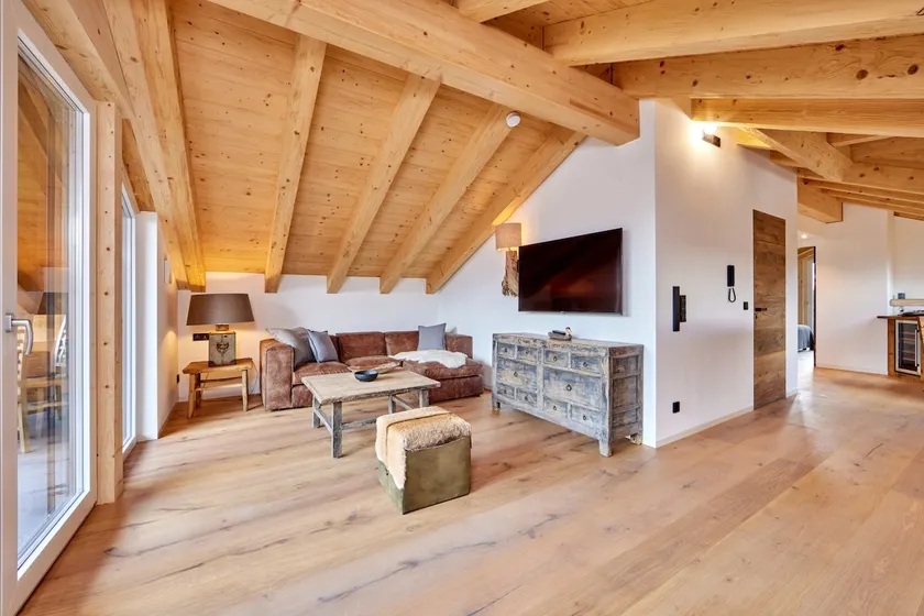 Chalet Sunshine – with stunning mountain views - Image 1