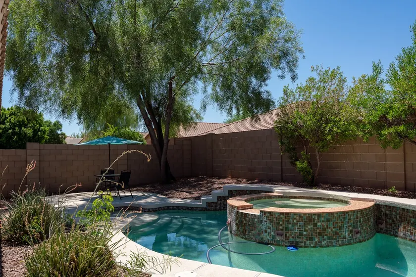 Airy Oasis Sleeps 8- Pool, Spa & Pool Table - Image 1